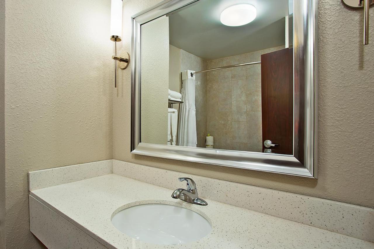 Holiday Inn Express & Suites Springfield By Ihg Екстер'єр фото